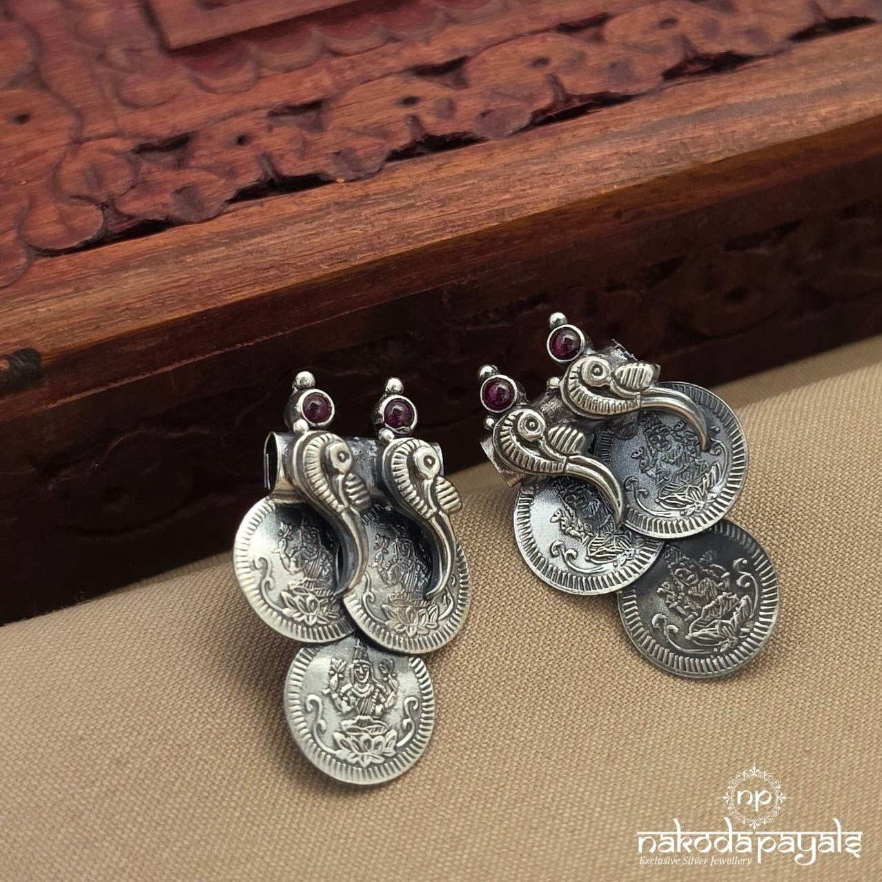 Peacock Kasumi Stud (S9739)