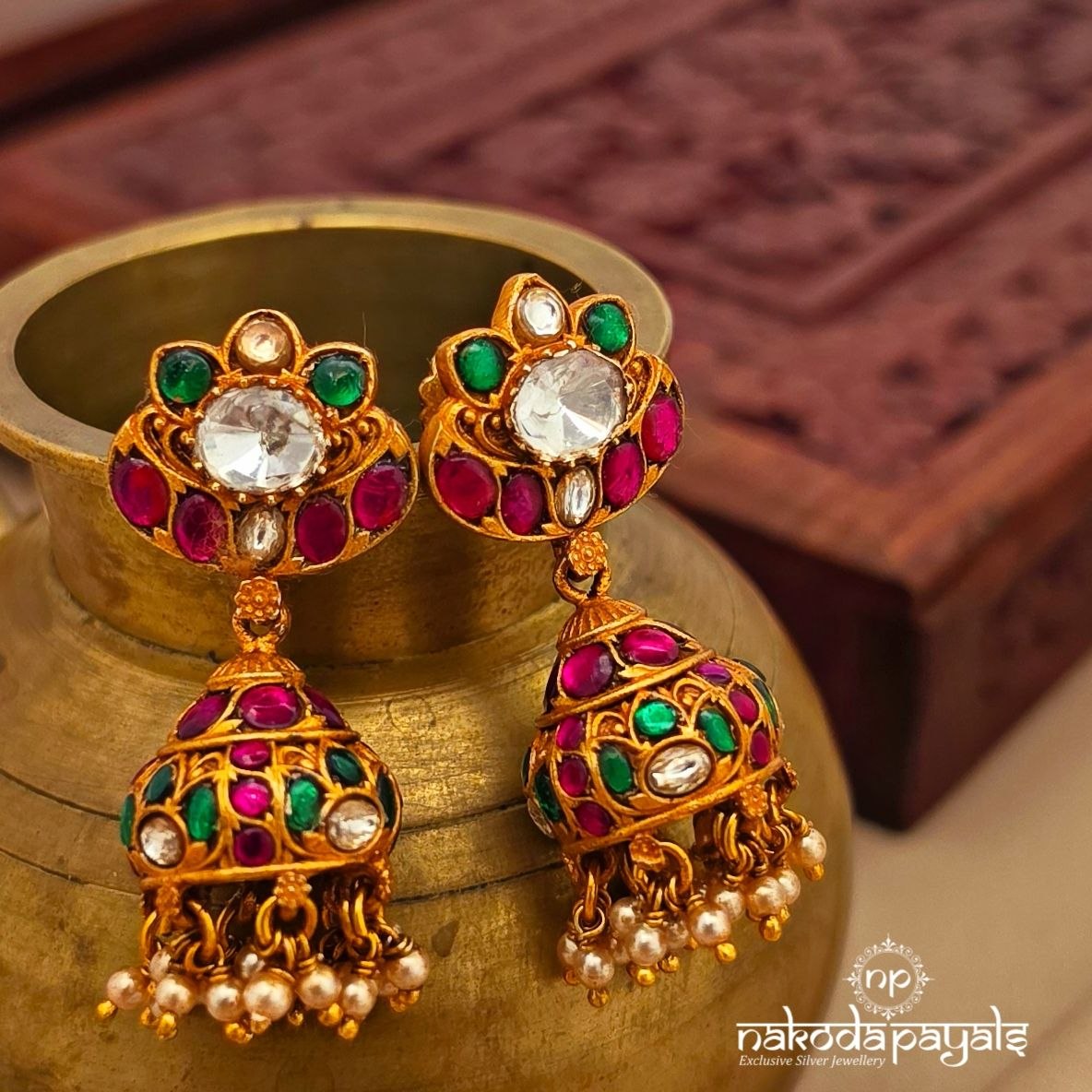 Endearing Pearly Jhumka (Ge10618)