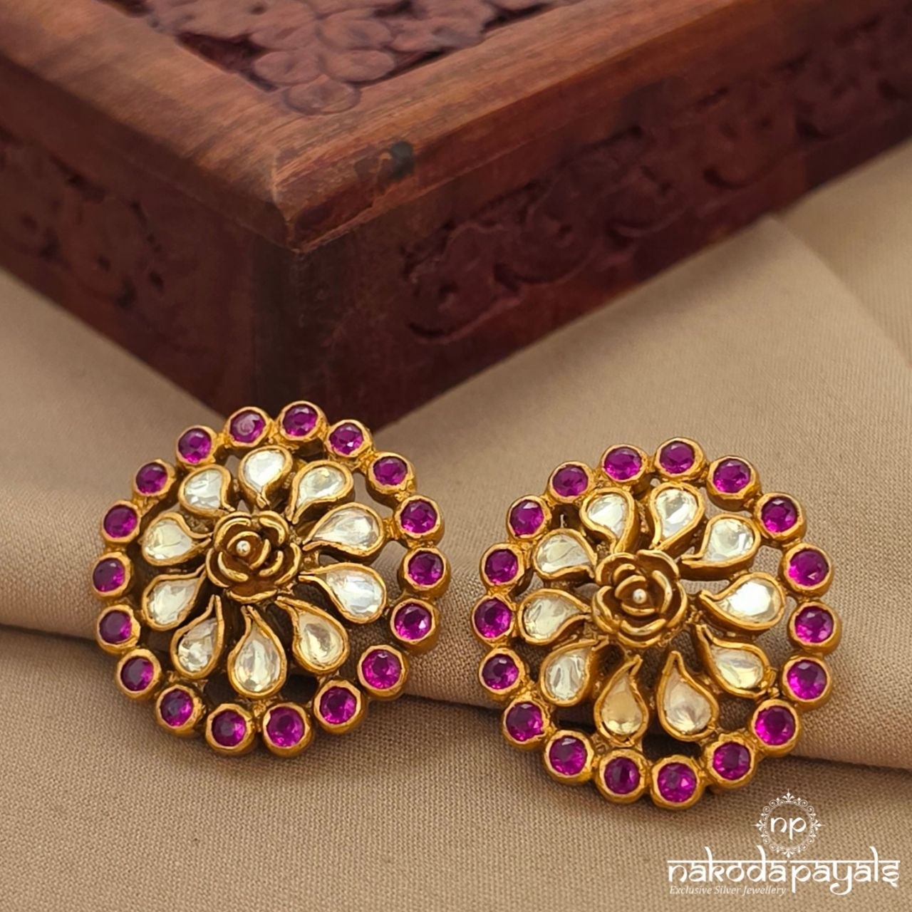 Gorgeous Circular Studs (Ge10710)