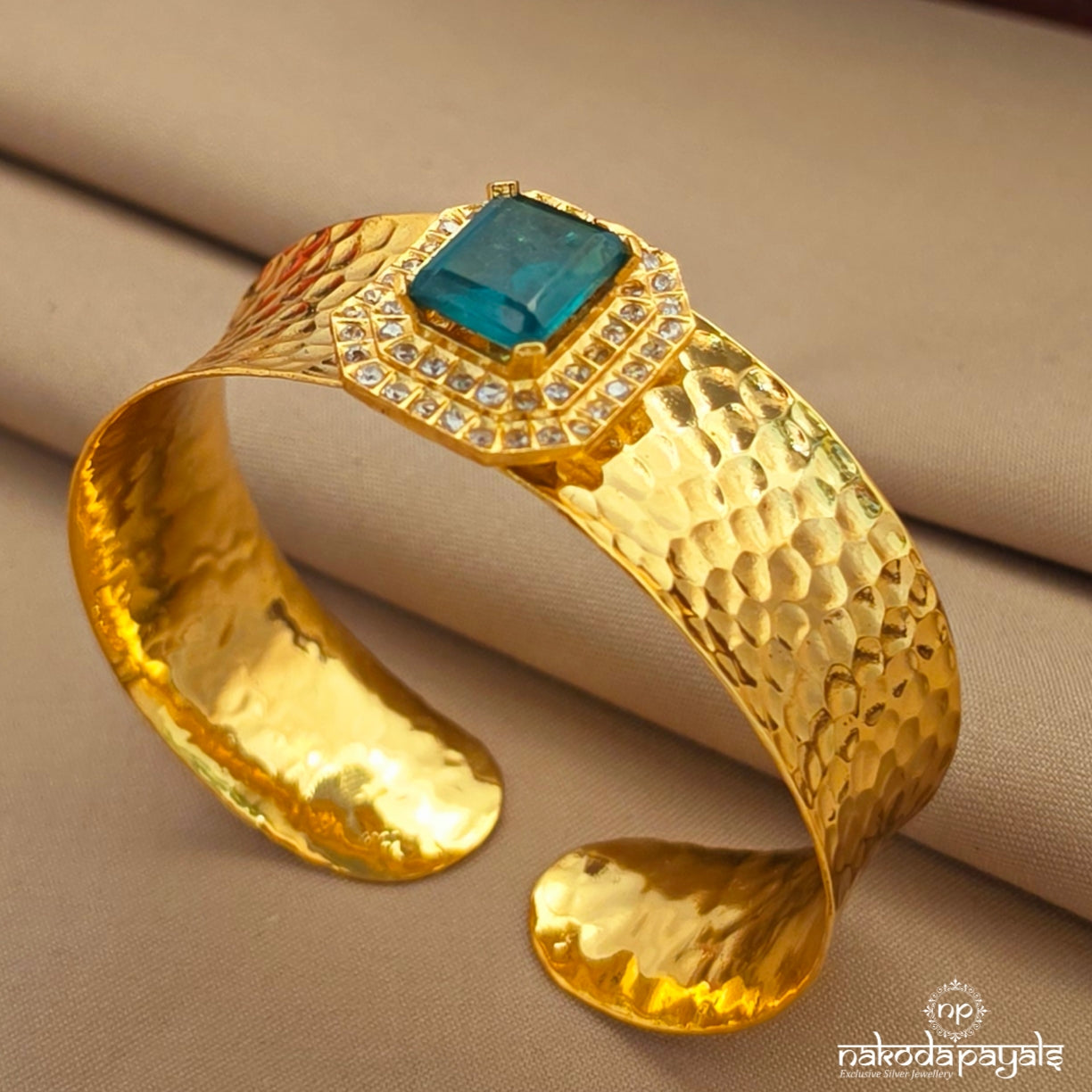 Emerald Green Squarish Cuff Kada (Gk3335)