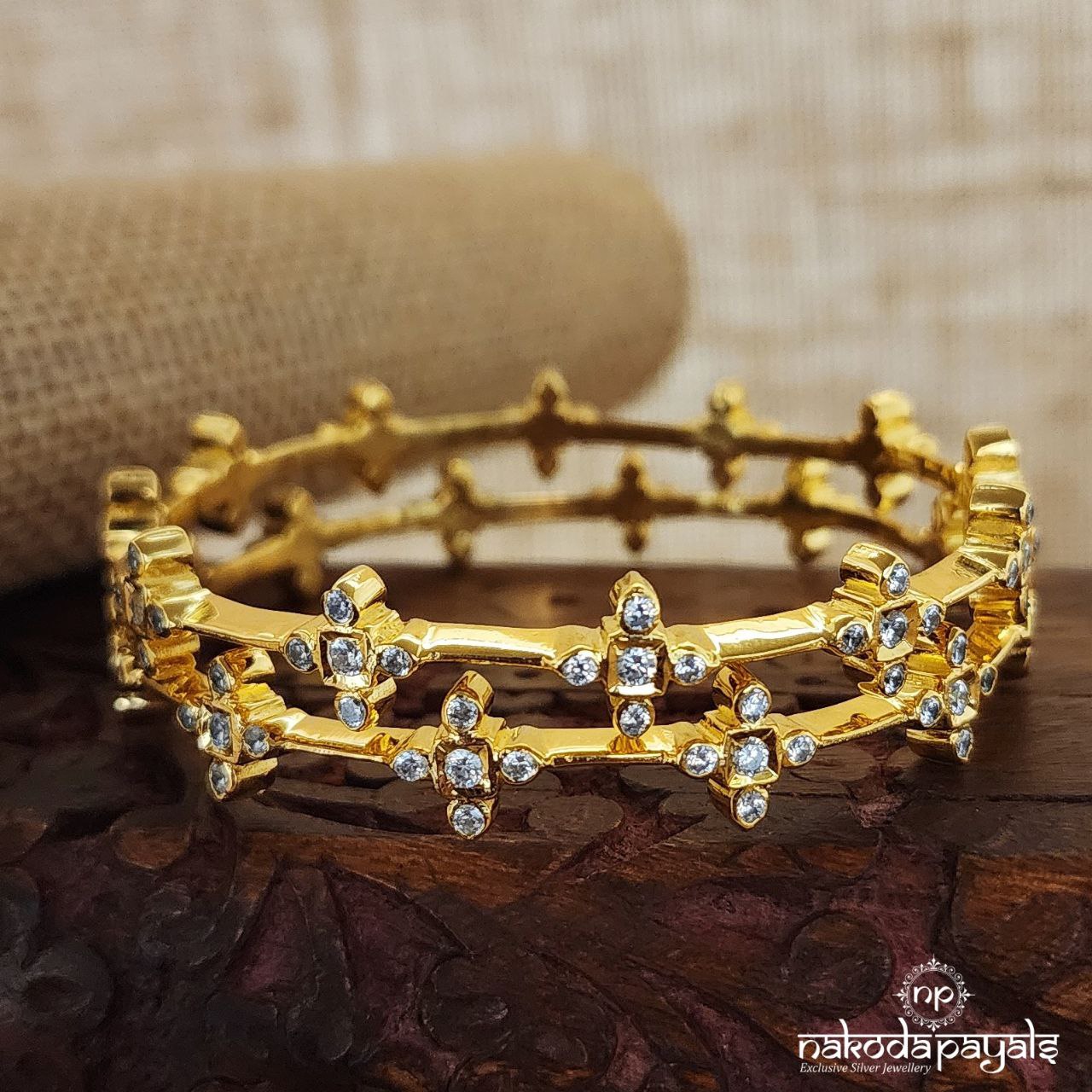 Gleaming White Bangles (Gk2842)