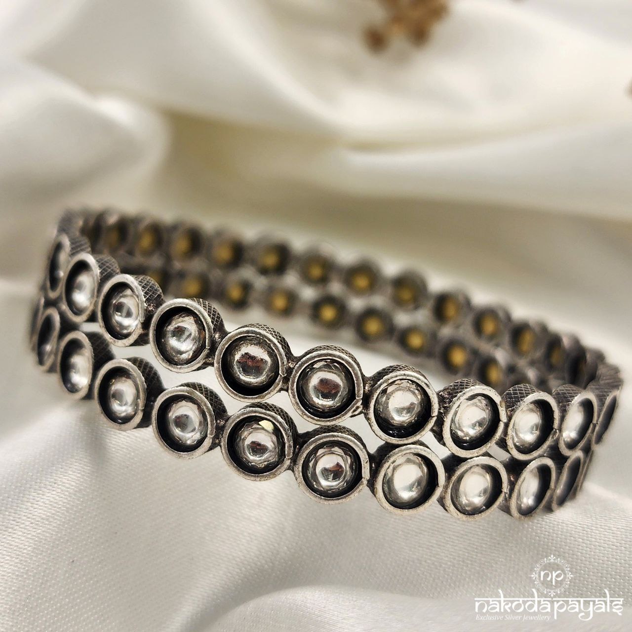 Circular White Bangles (K5062)