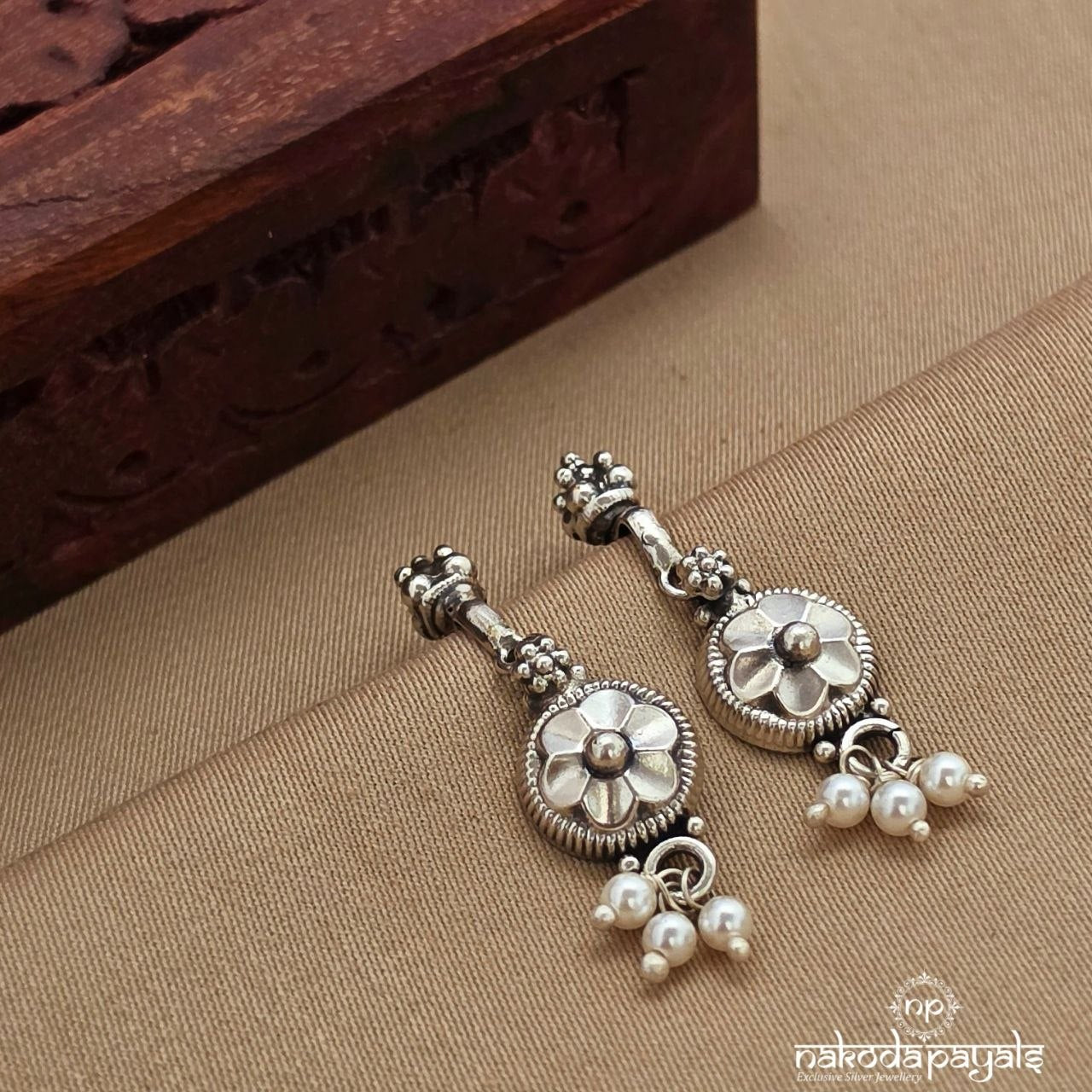 Pearl Drop Oxidised Pressing Bugadi (S9515)