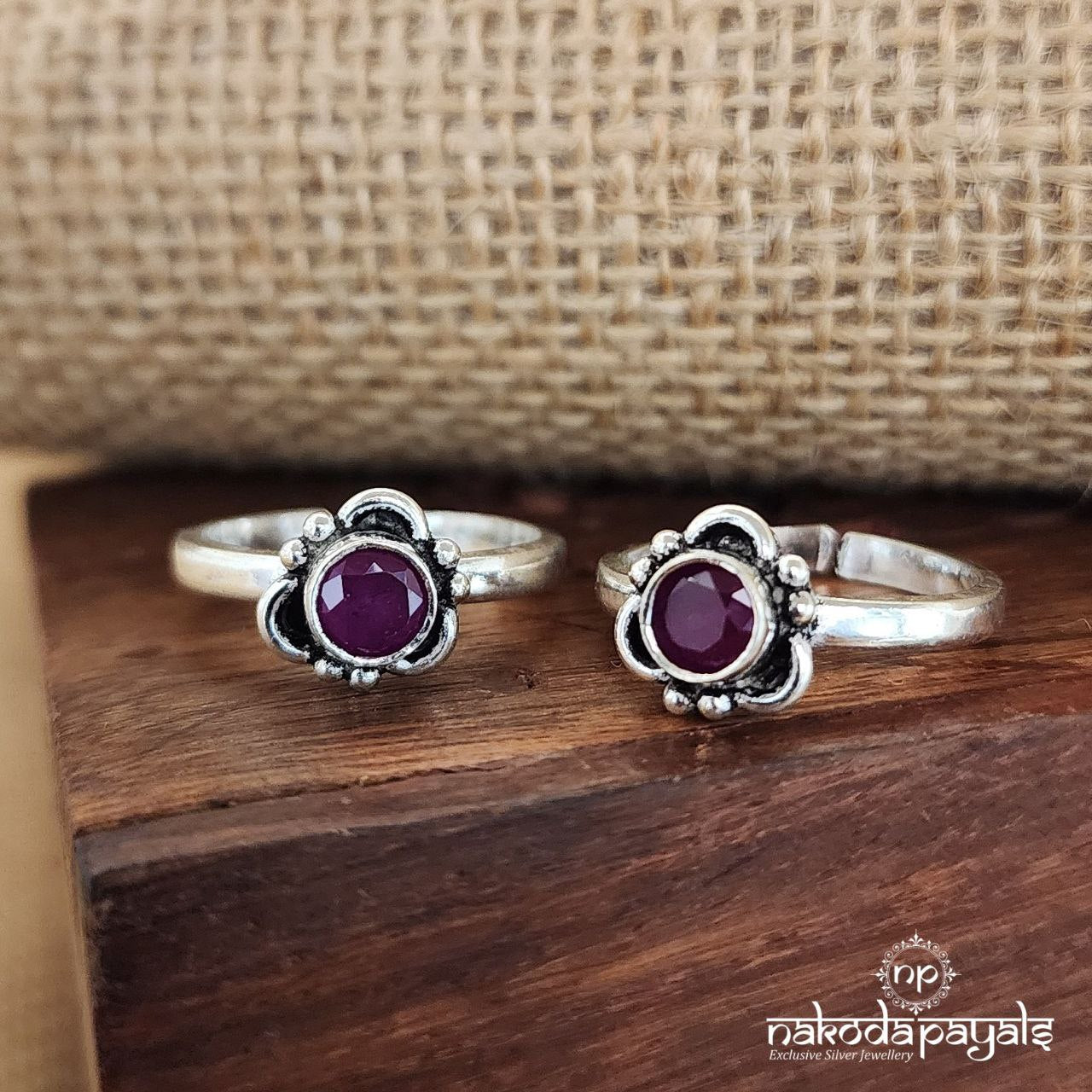 Triangular Pink Cutstone Toerings (T4204)