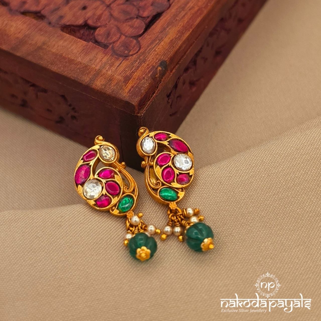Peacock Pearly Studs (Ge10521)