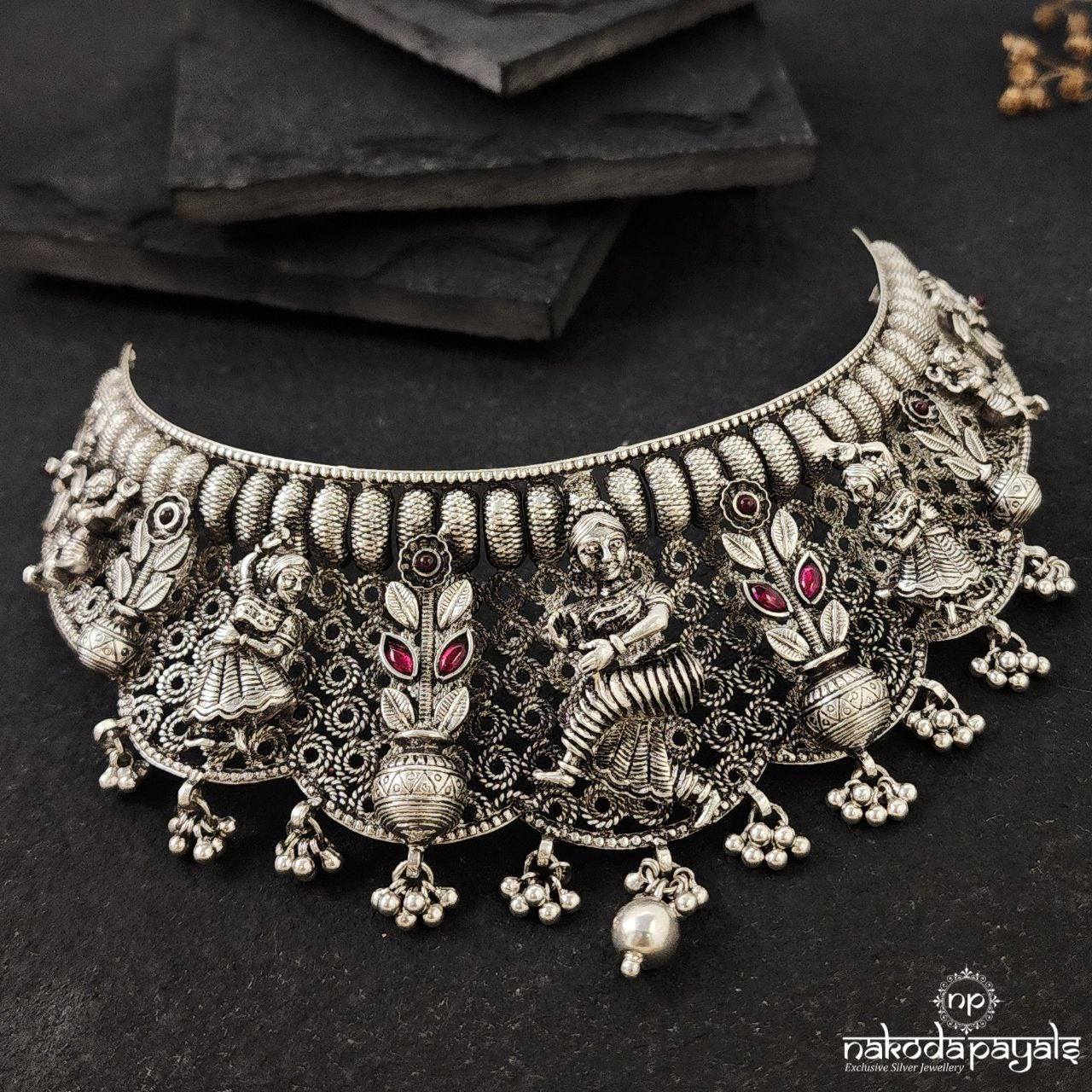 Dance Of Grace Red Choker (N10536)