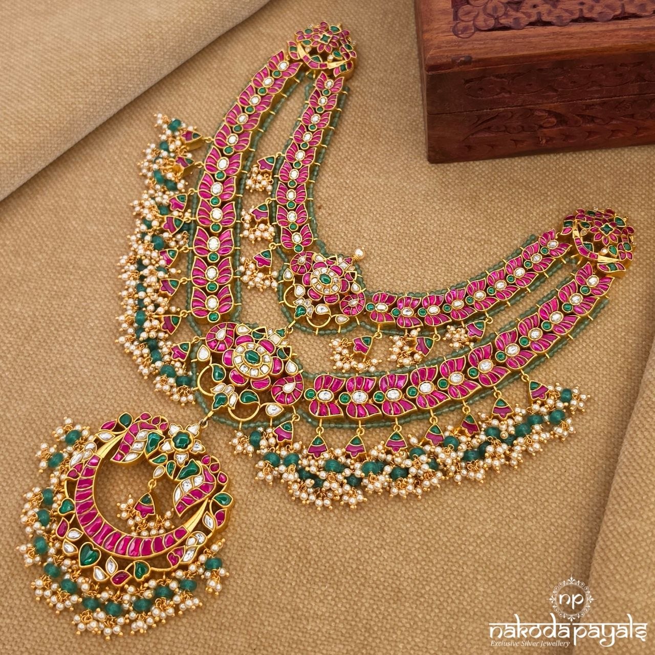 Exemplary Kundan Neckpiece With Earrings (Gn10568)