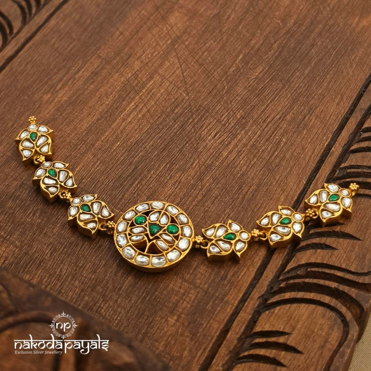 White Leafy Kundan Choker (Gn11097)