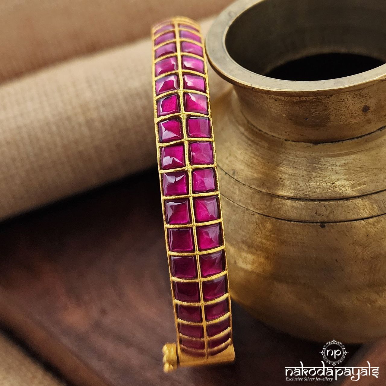 Pinkish Square Screw Kada (Gk2974)