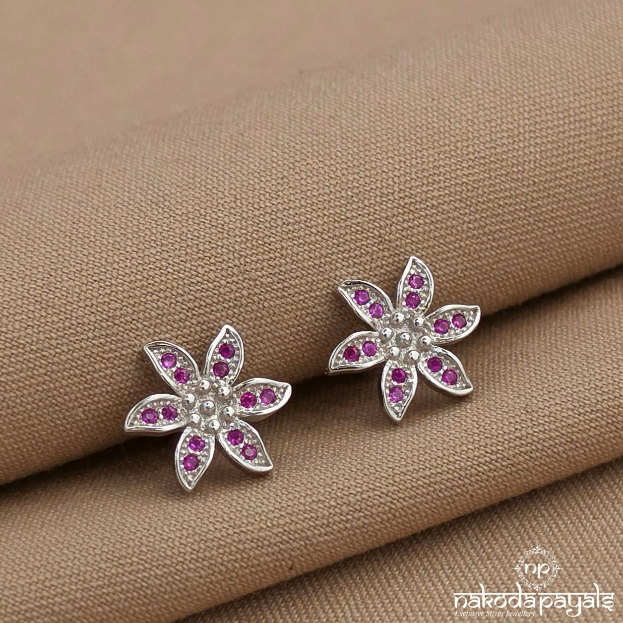 Cute Floral Studs (St4097)