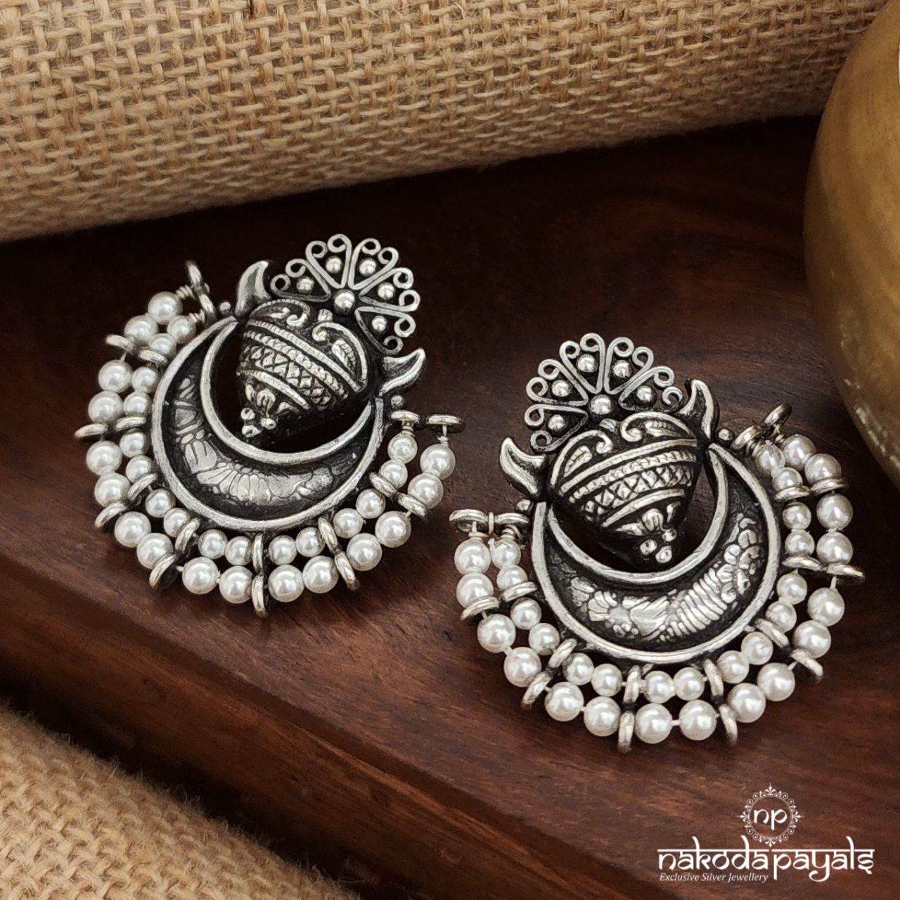 Pearled Haft Moon Studs (S3546)