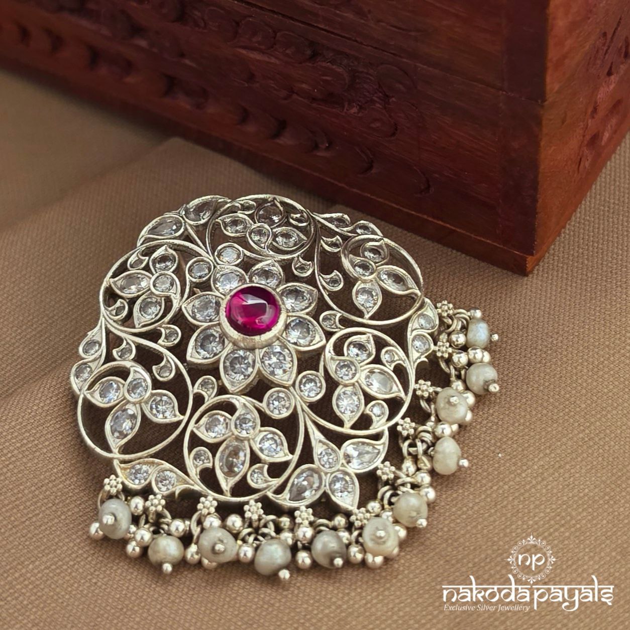Shinney White Pendant (P2559)