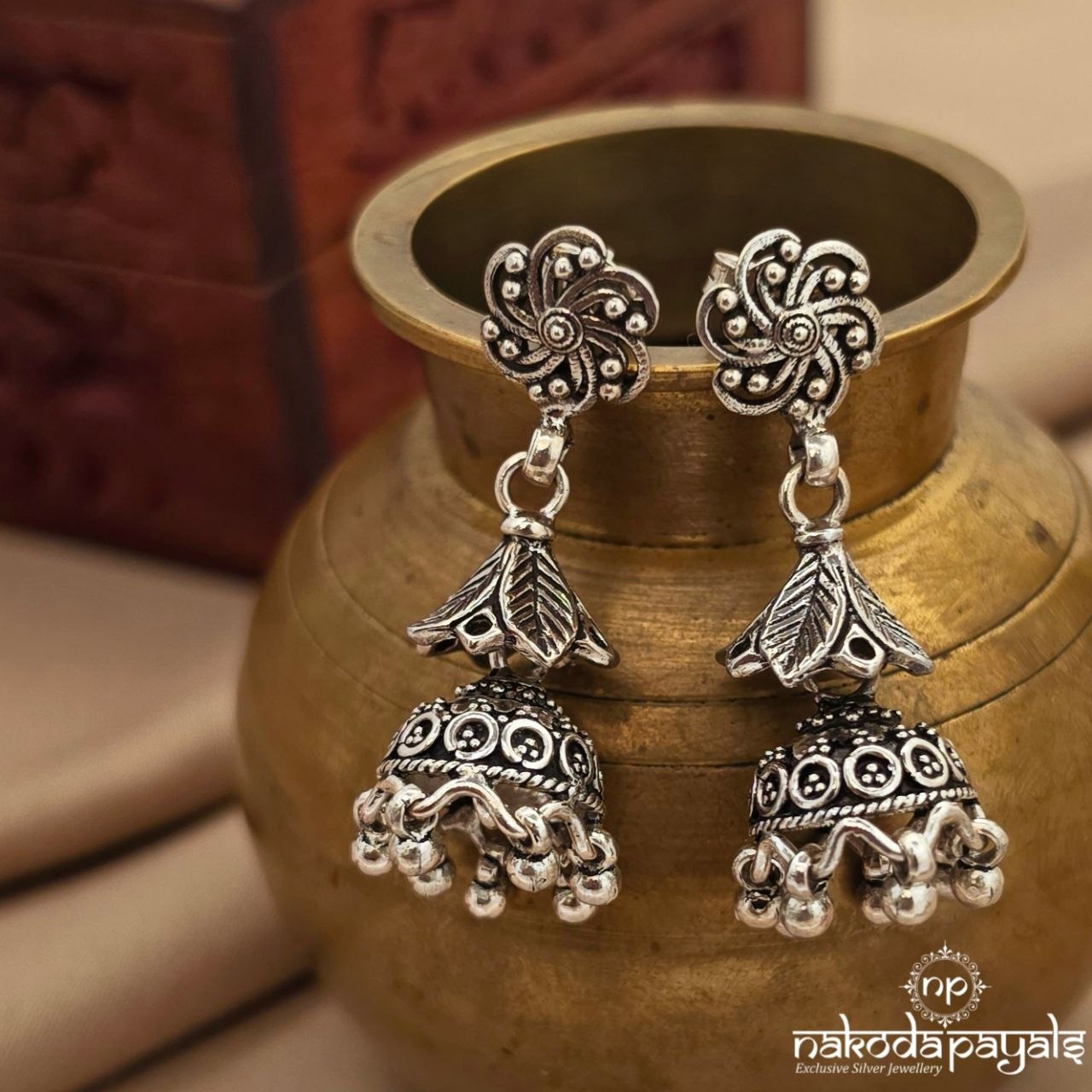 Floral Leafy Jhumka (J1718)