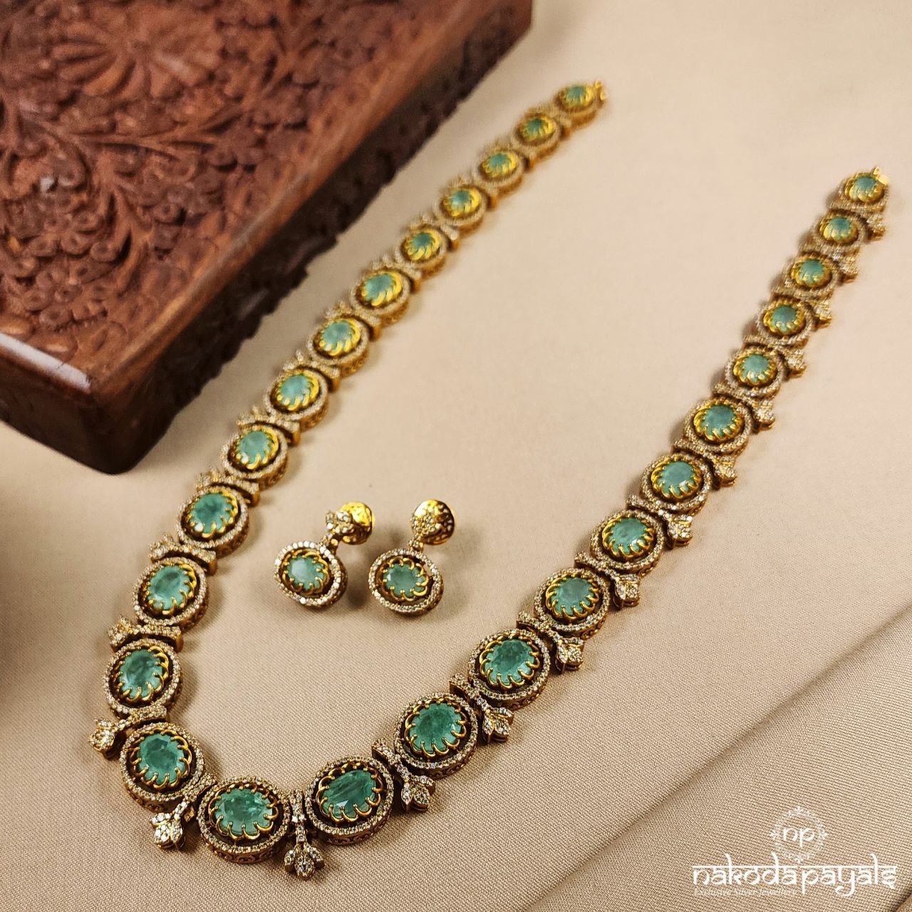 Lush Green Neckpiece With Earrings (Gn8586)