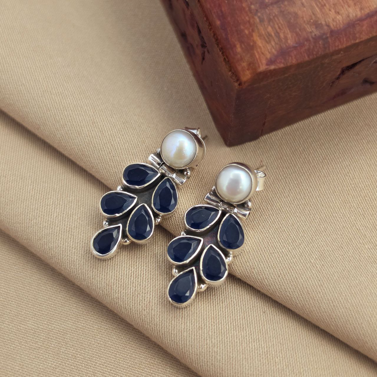Leafy Studs (H2100-105)
