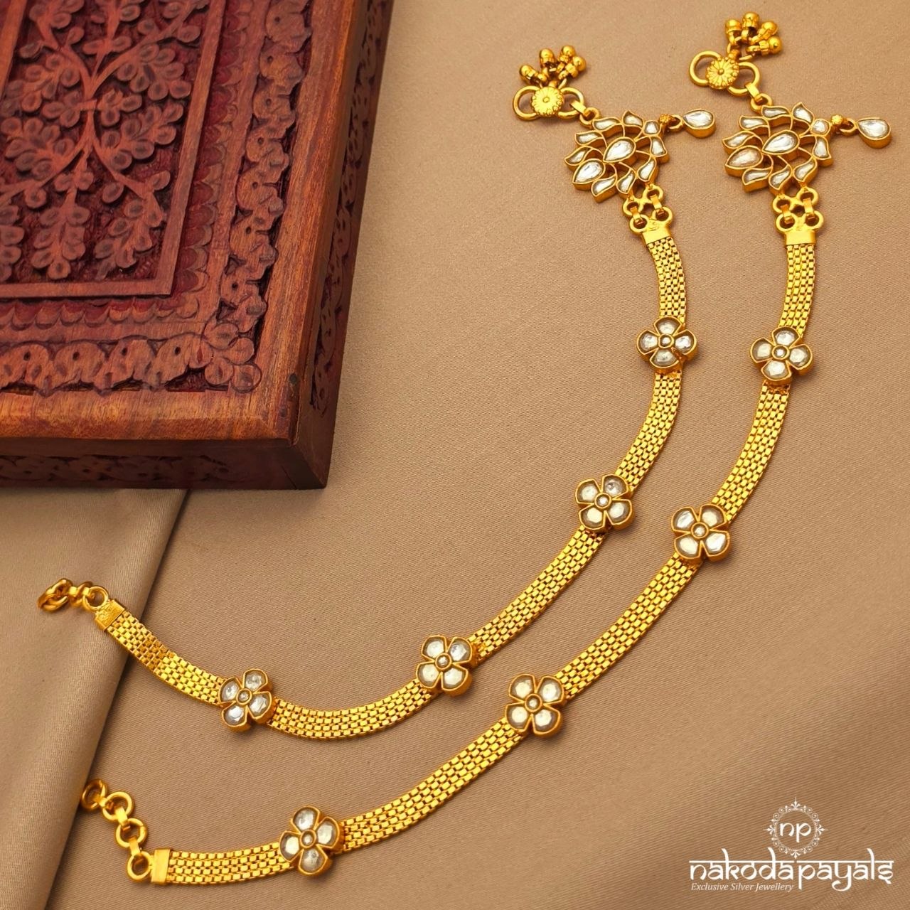 Flat Belt White Kundan Anklets Pair (A6883)