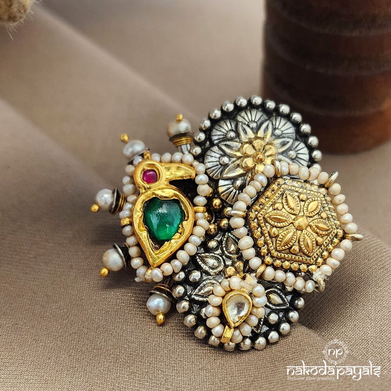 Coruscating Pearled Kundan Finger Ring (F2865)