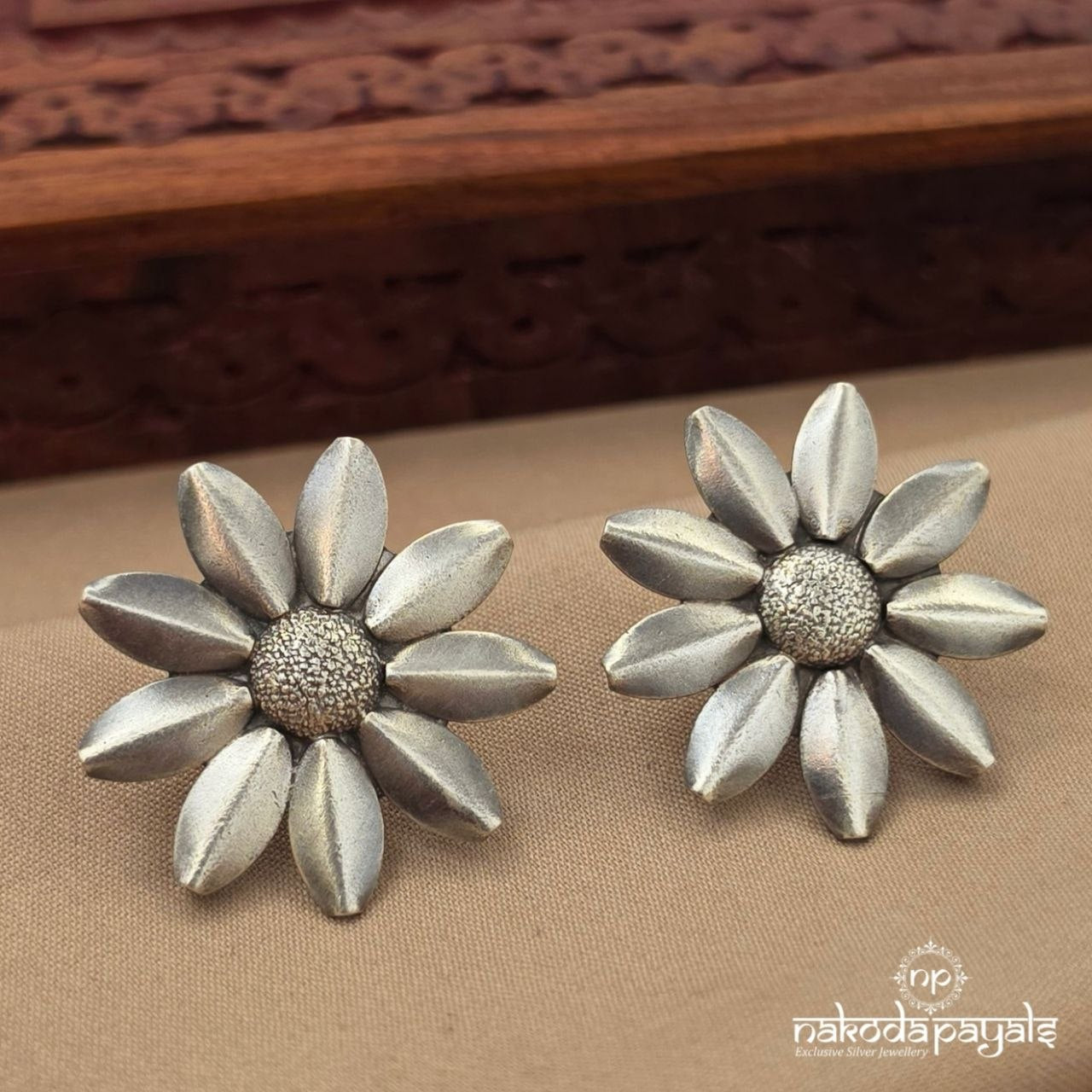 Cutsy Floral Studs (S4194)