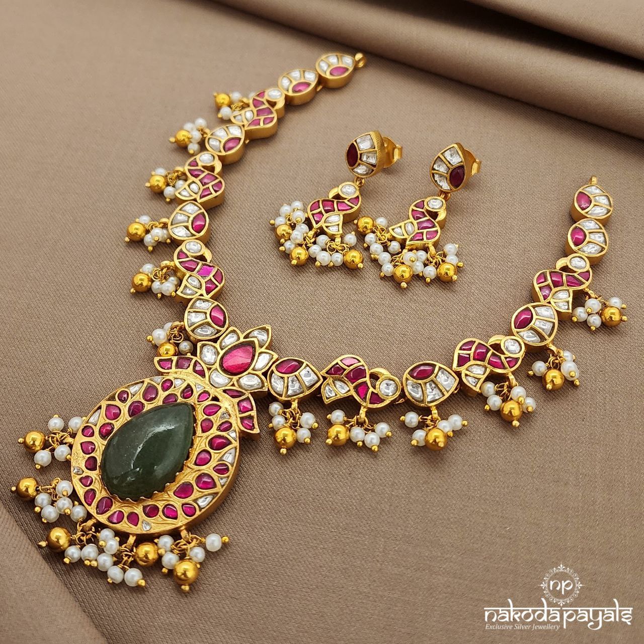 Emerald Green  Neckpiece With Earrings (Gn9098)