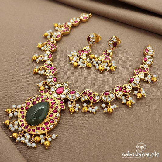 Emerald Green  Neckpiece With Earrings (Gn9098)