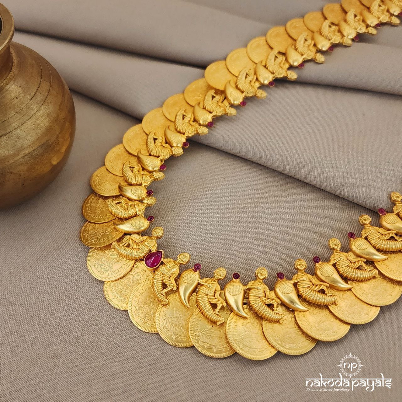 Traditional Coined Neckpiece (Gn8526)
