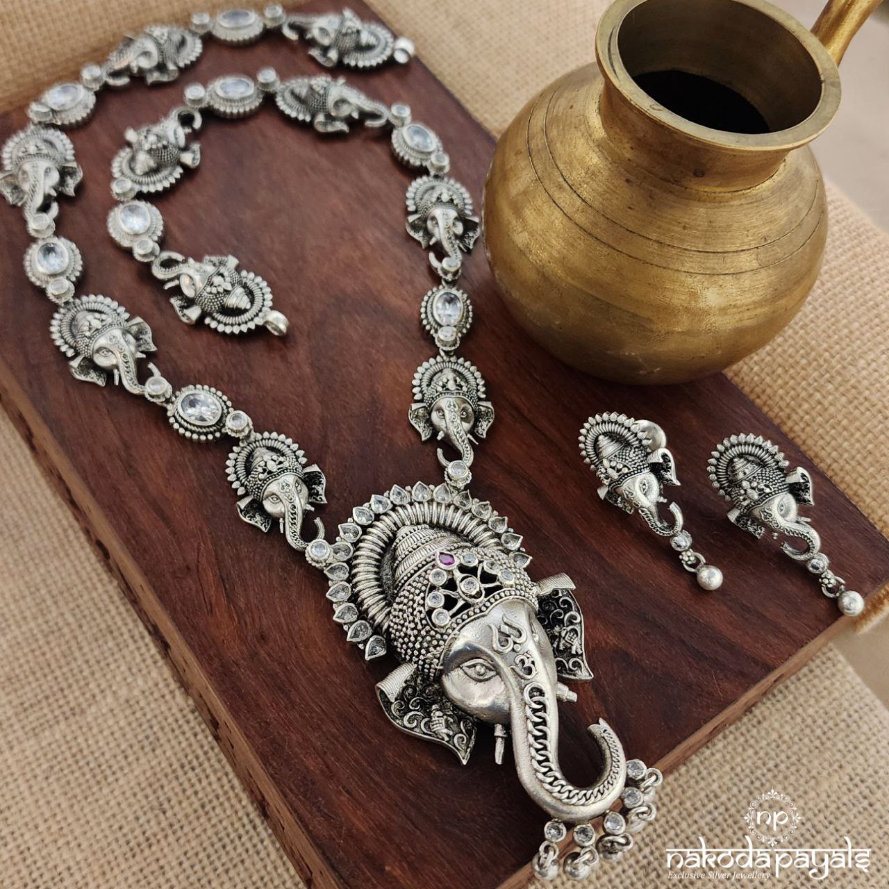 Gorgeous Ganesha White Neckpiece With Earrings  (N10650)