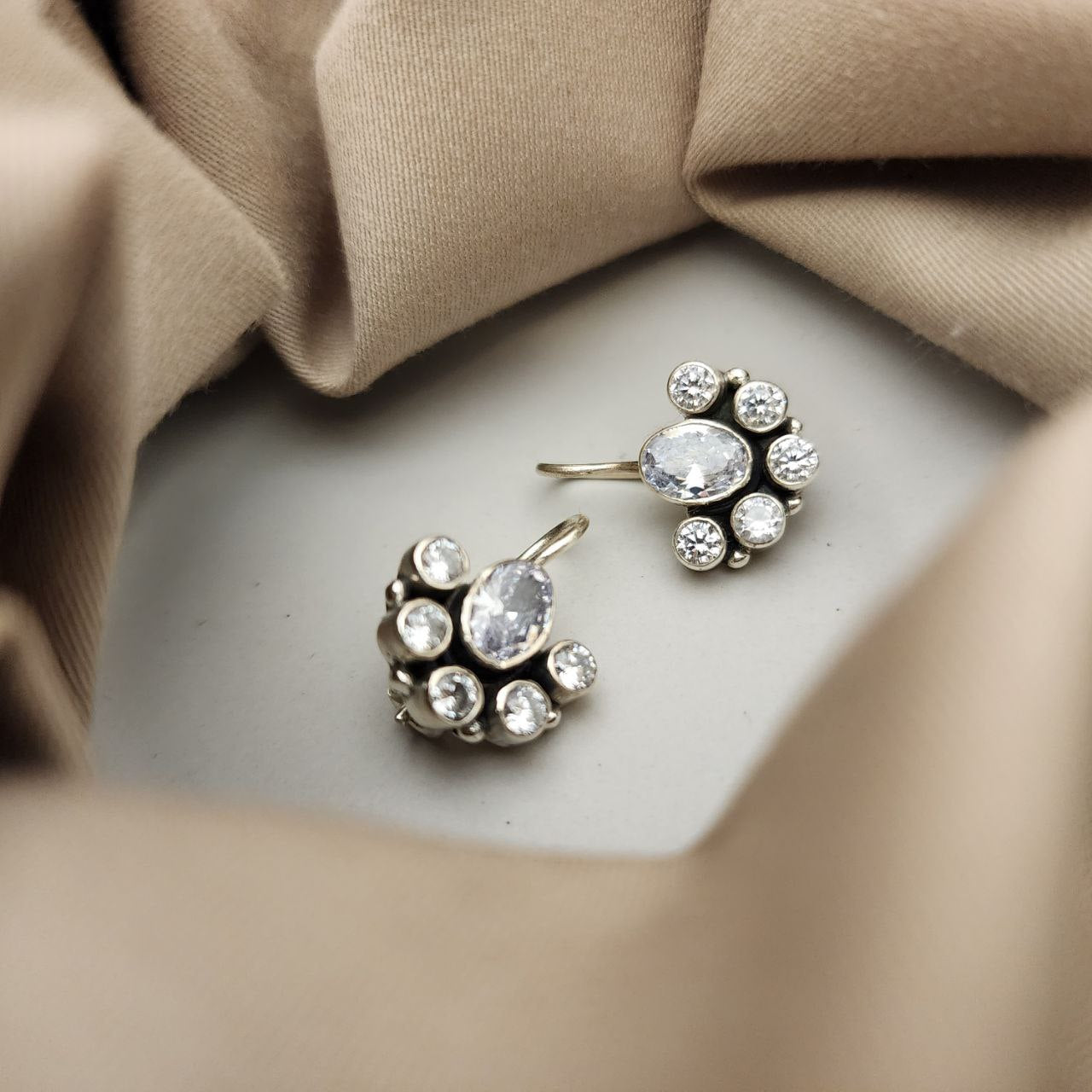 Colorful Hangings (H2032-39)