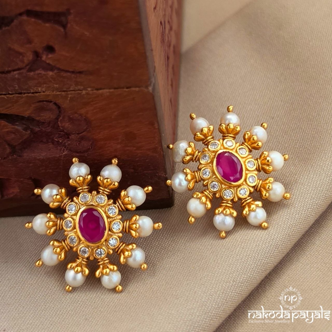 Pink Dot Pearly Floral Studs (Ge11132)