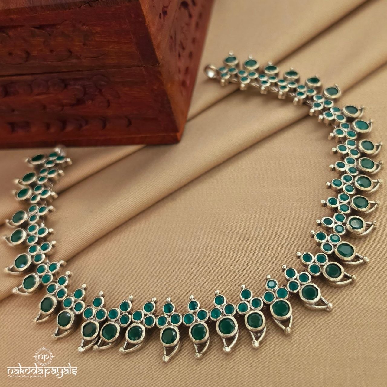 Greenish Neckpiece (N11690)