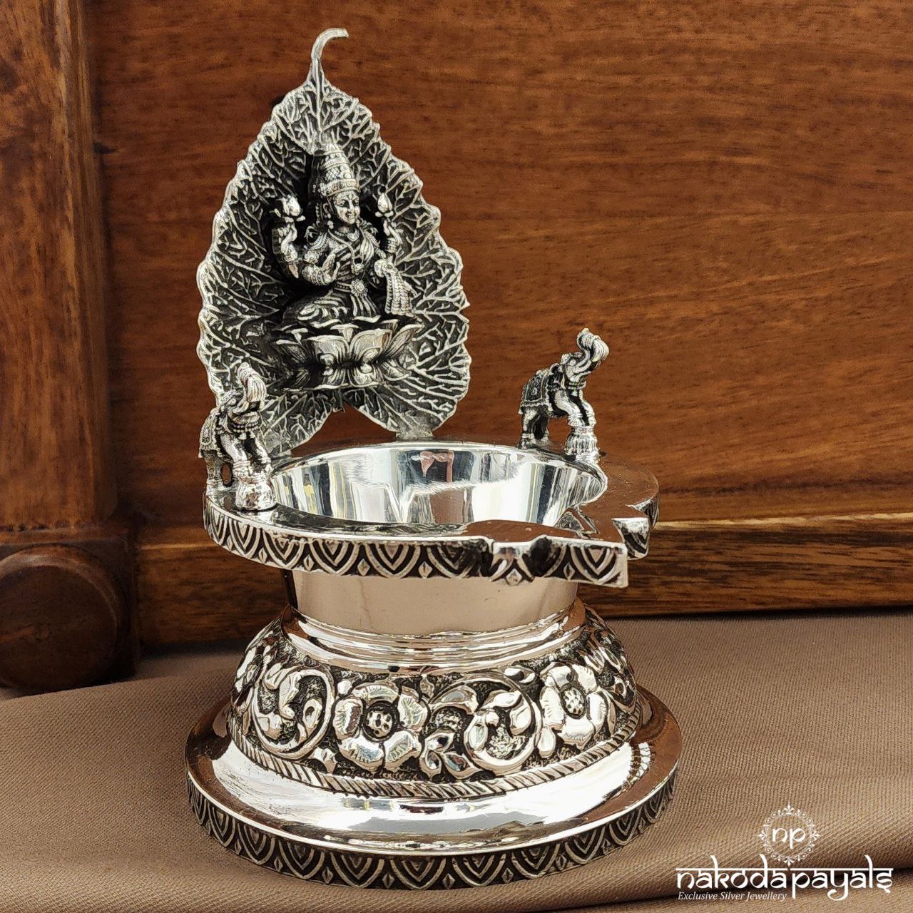 Leafy Oxidised Kamakshi Deepam (Aa2511)