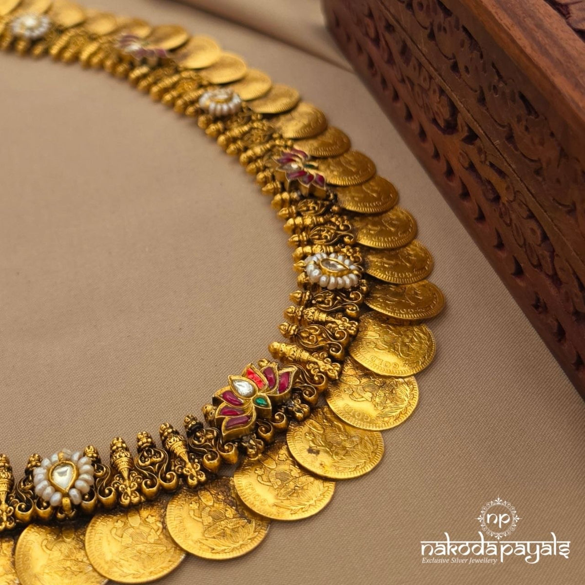 Divine Lakshmi Kasu Neckpiece (Gn10864)