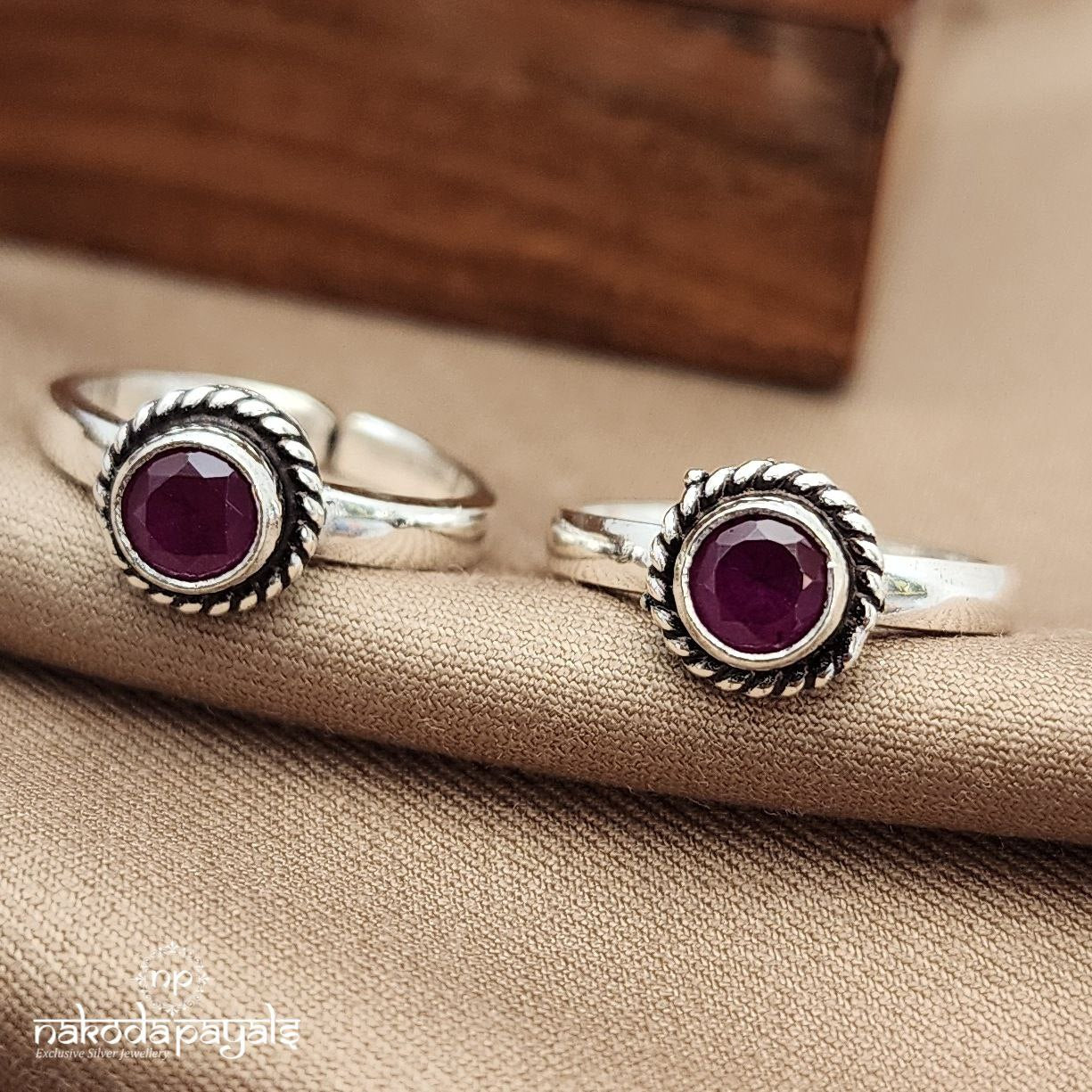 Circular Red Toerings (T4593)