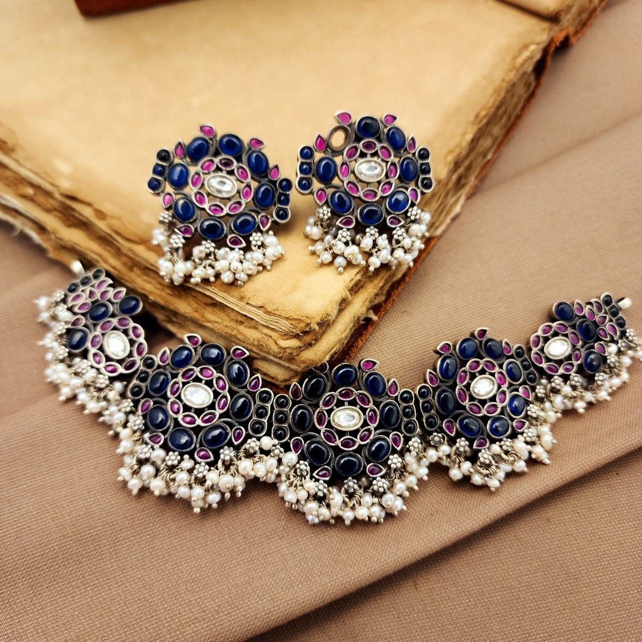 Floral Choker With Earring (N11680)