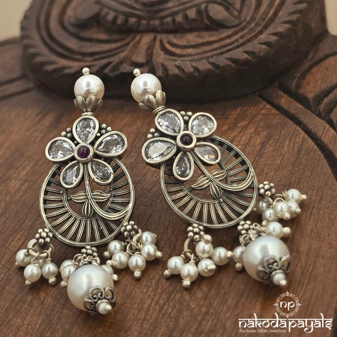 White Pearly Floral Studs (C4333)