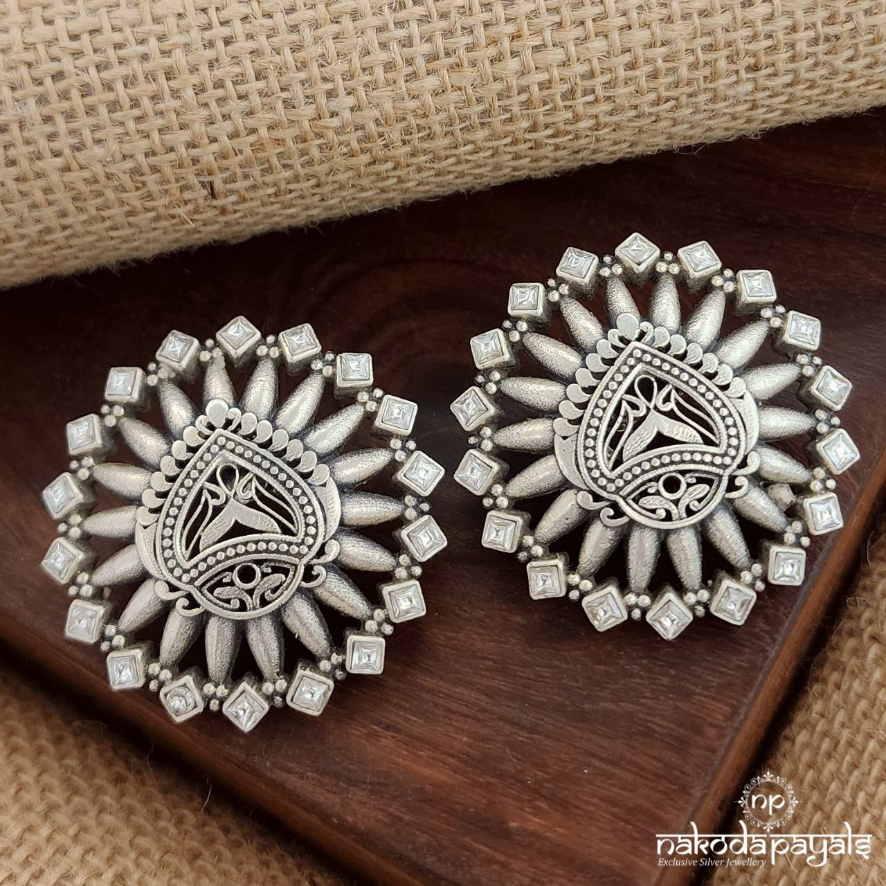 White Kundan Circular Studs (S3524)