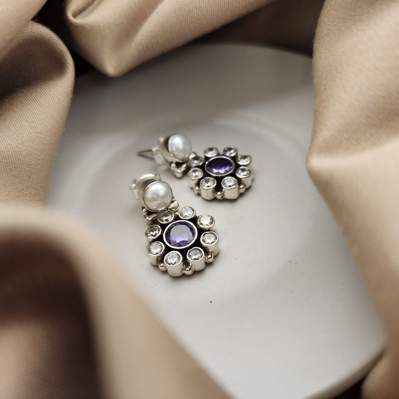 Stunning and twinkling studs(H2027-31)
