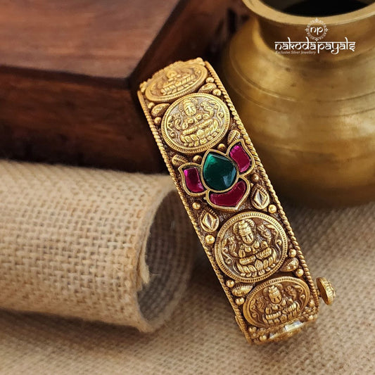 Lotus Lakshmi Screw Kada (Gk2821)