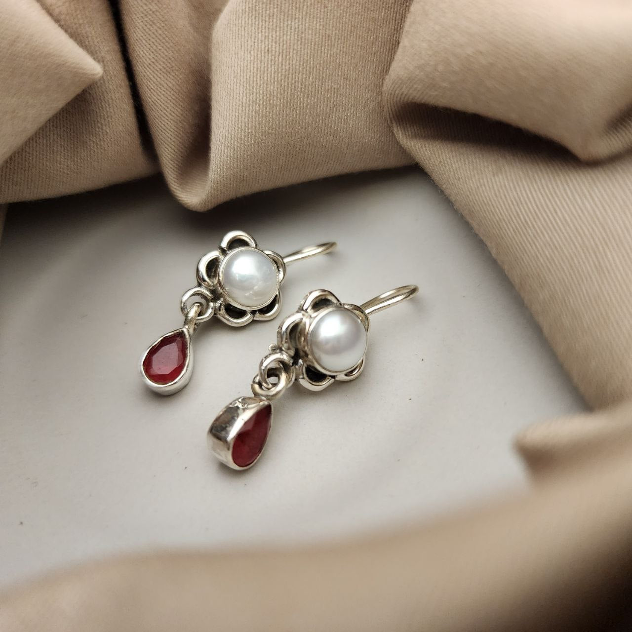 Pretty Hanging (H2040)