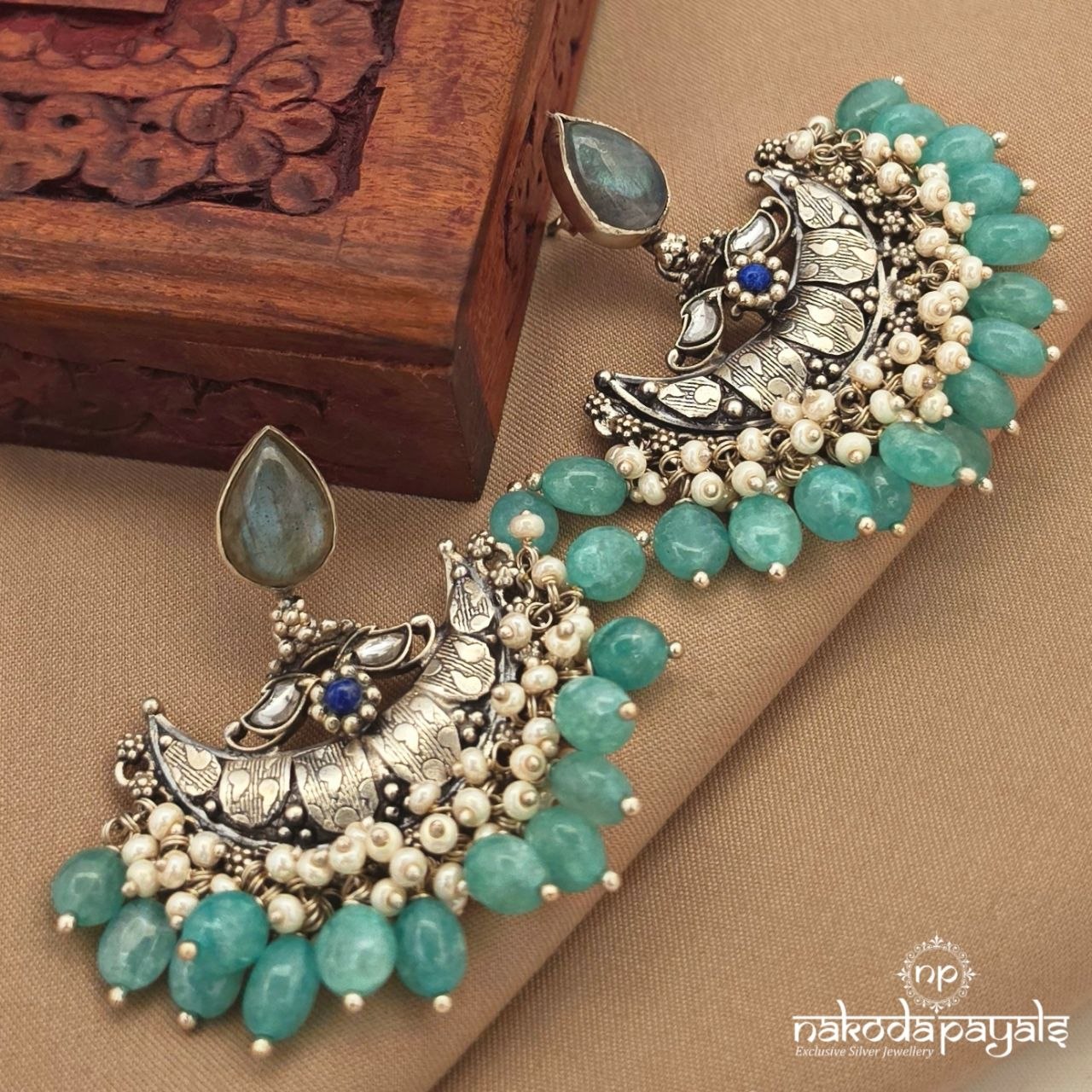 Exemplary Pearly Chandbali (C4118)