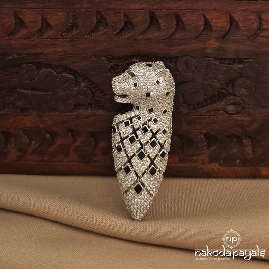 Mesmerizing Tiger Brooch (St4076)