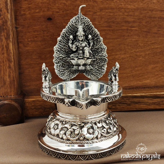 Leafy Oxidised Kamakshi Deepam (Aa2511)