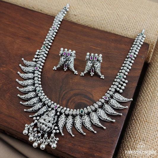 Leafline Luxe Lakshmi Neckpiece With Earrings (N10561)