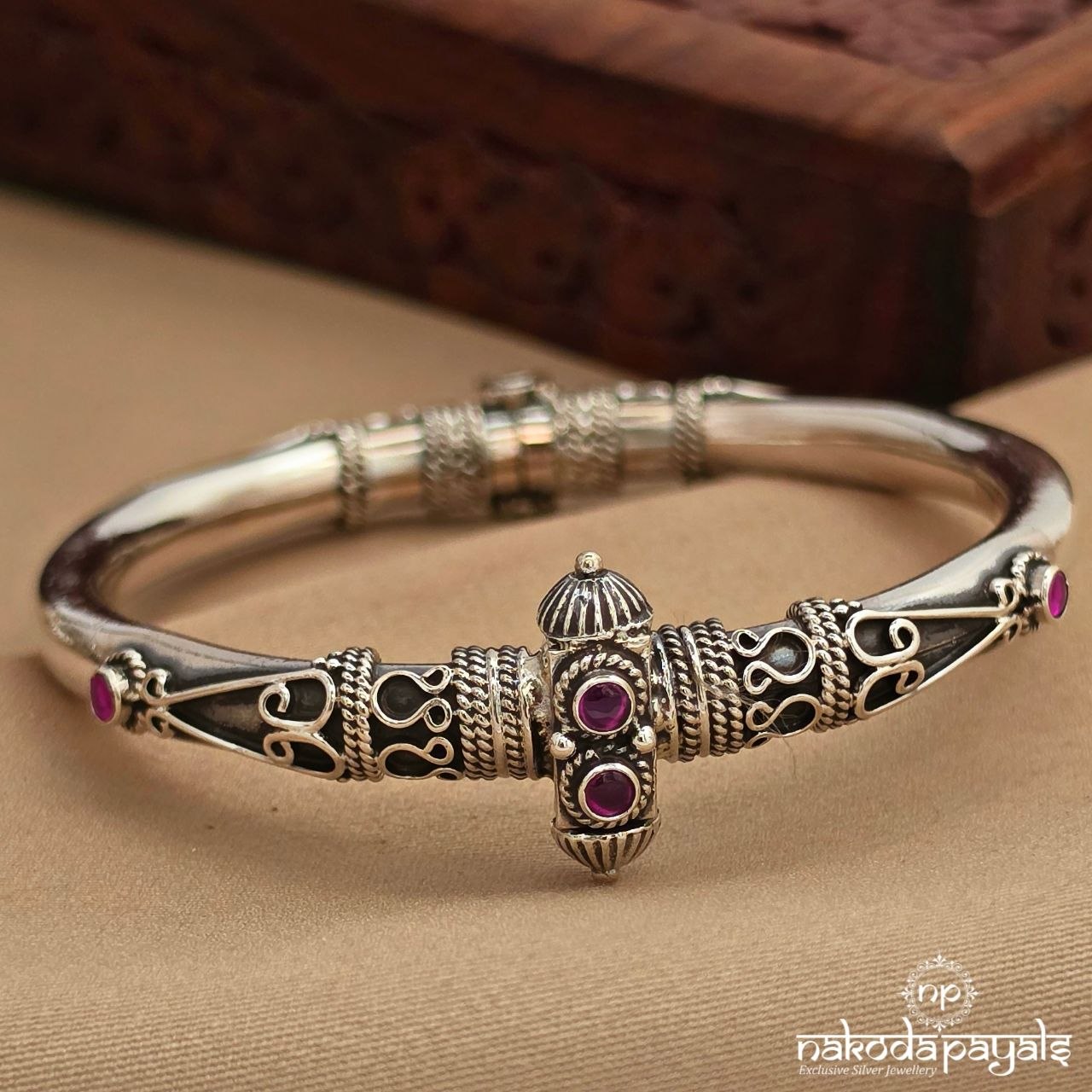 Stylish pink Dot Kada (K6327)