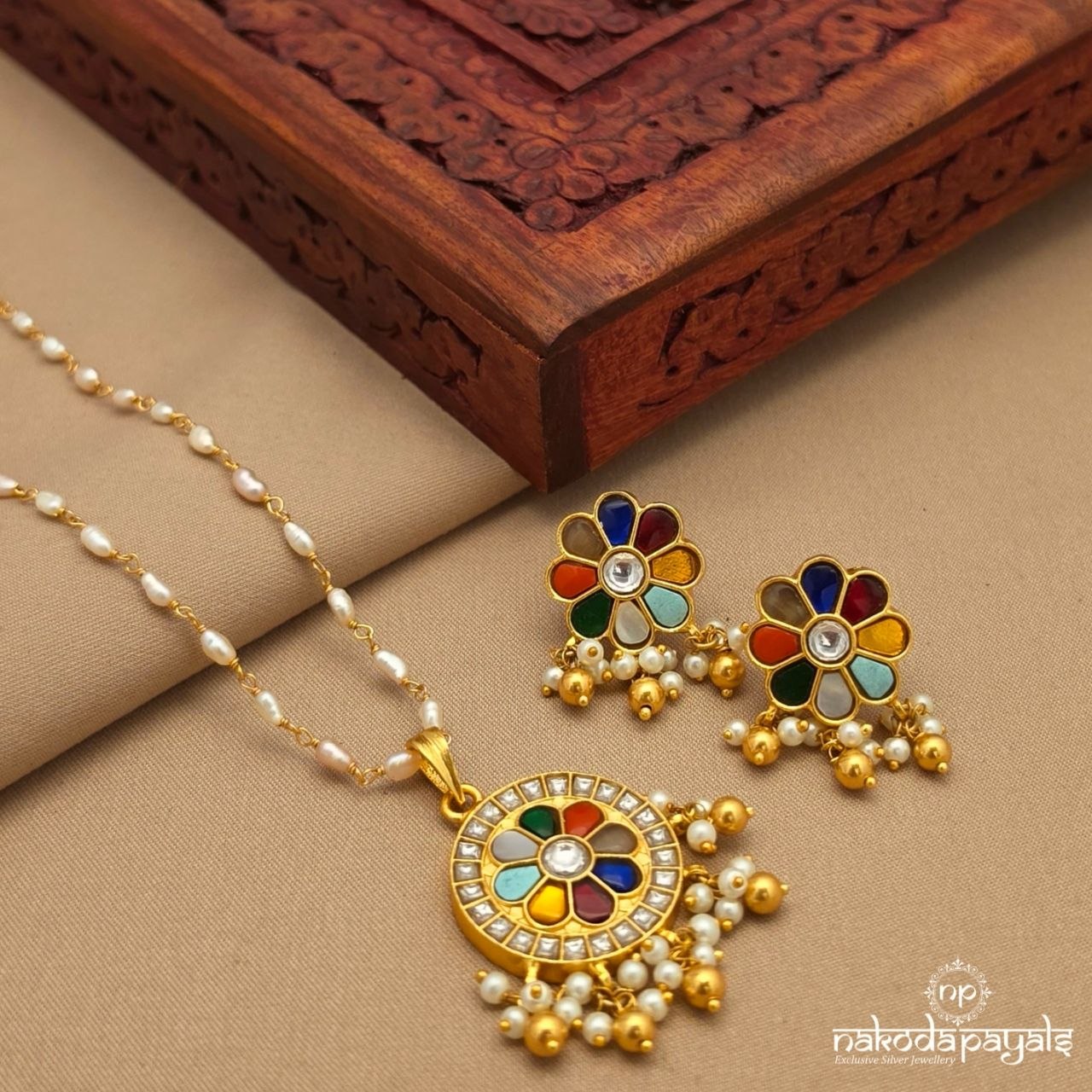 Navaratna Pearly Neckpiece With Earrings (Gn10215)