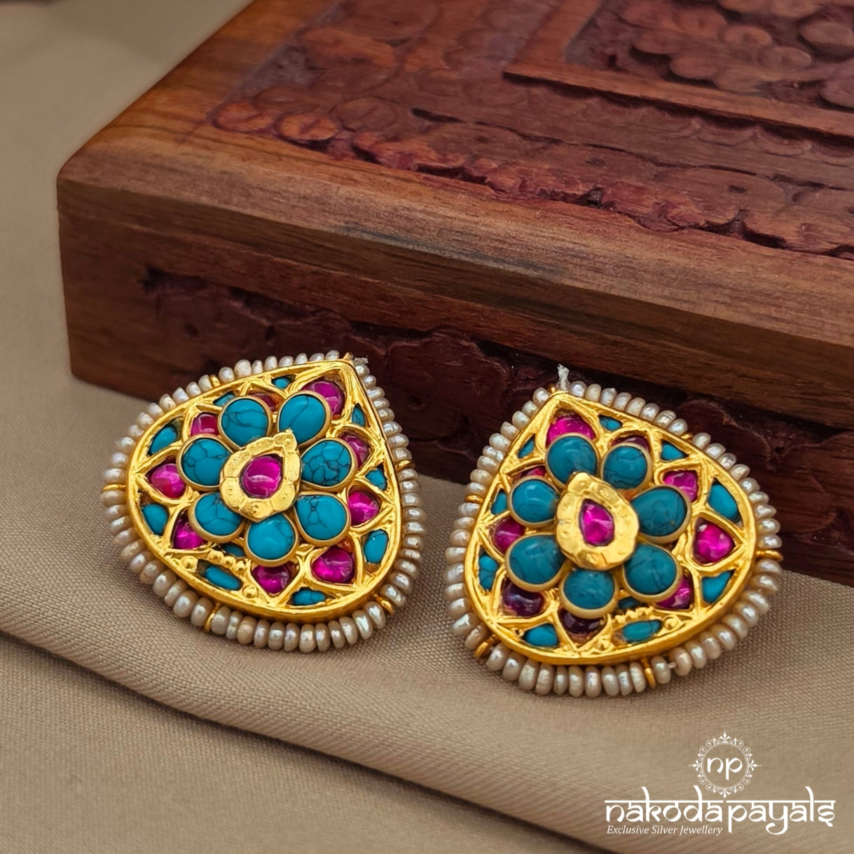 Unique Turquoise Floral Kundan Studs (Ge10946)