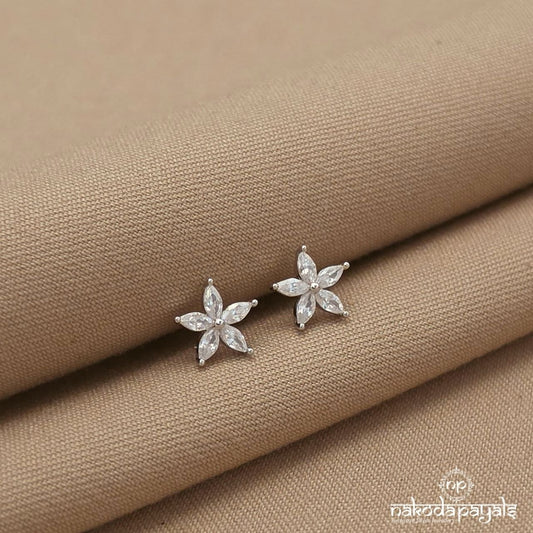 Cute White Floral Earrings (St4083)