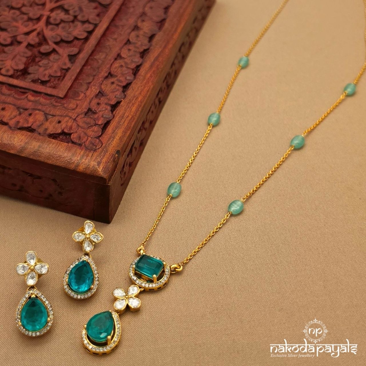 Floral Green Drop Neckpiece With Earrings (Gn10206)