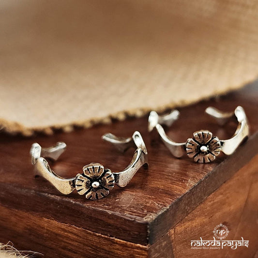 Wavy Flower Toerings (T4590)