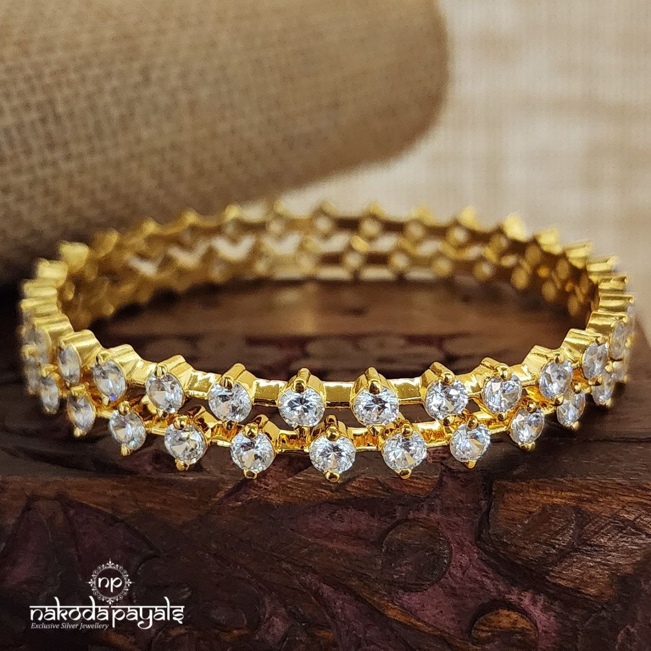 Sparkling White Bangles (Gk2837)