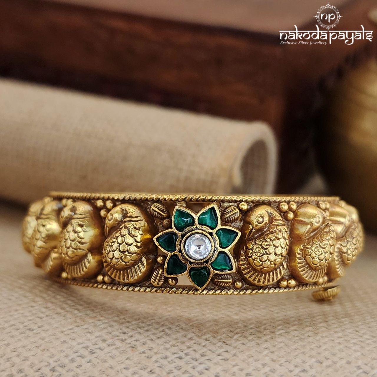 Green Kundan Screw Kada (Gk2811)